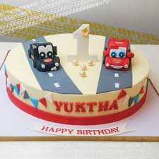 Fondant Car Cake – Perfect for Car Lovers