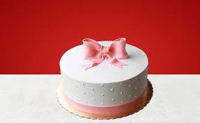 Elegant Ribbon Knot Cake